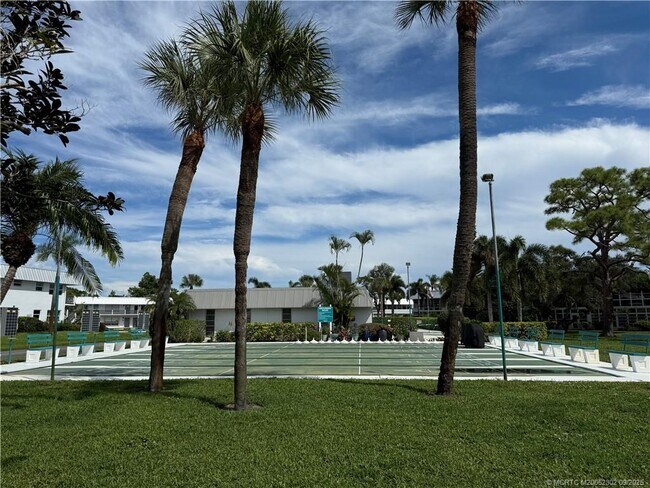 Building Photo - 2929 SE Ocean Blvd