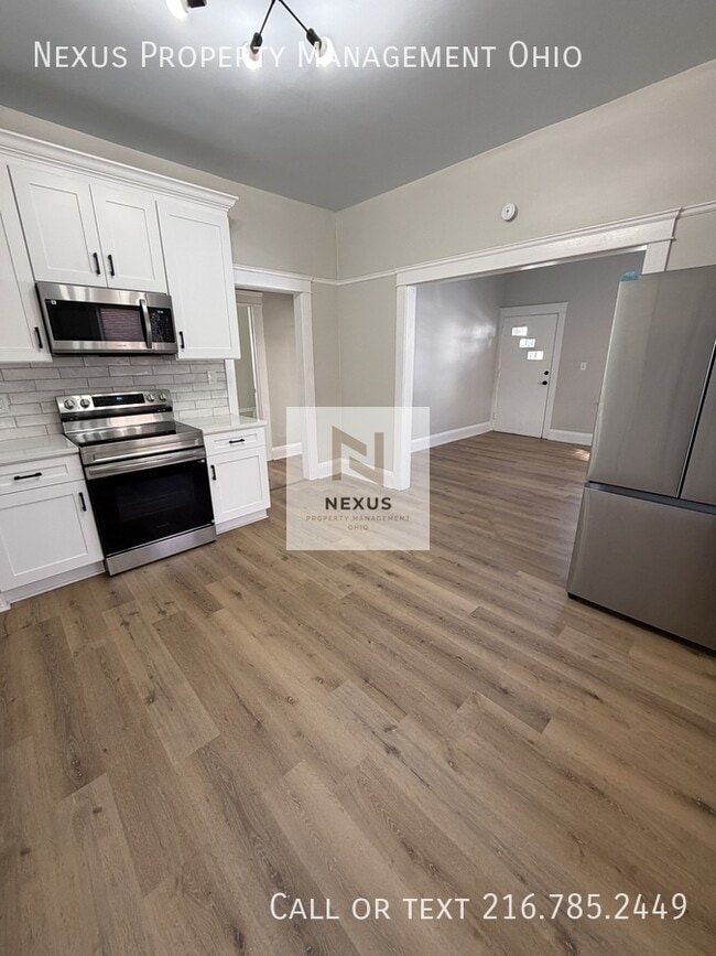 Building Photo - 843 E 232nd St