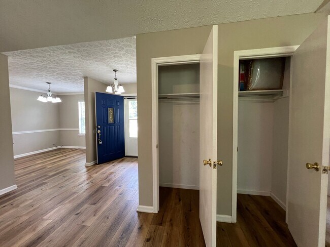 Building Photo - 3 bedroom 2 bath in Goshen Hills