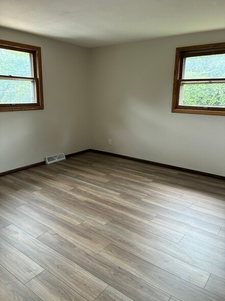 Building Photo - 12125 W Dearbourn Ave