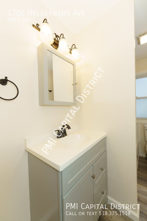 Mohonasen Schools! Remodeled, Bright, and... 1706 Helderberg Ave