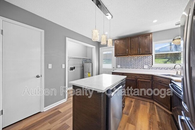 Building Photo - 1214 Helena Dr