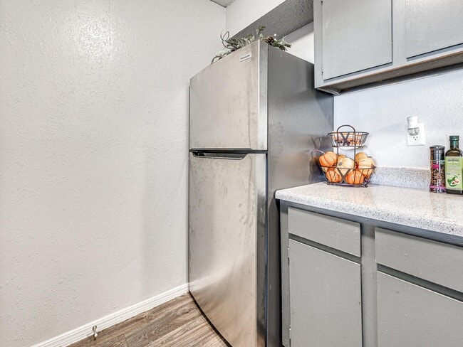 Kitchen - Diamond Lake Apartments