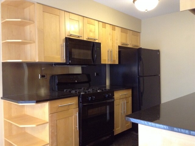 Building Photo - 205 Port Royal Cir