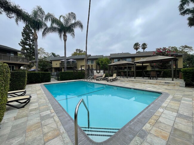 Building Photo - Beautiful 2 Bedroom in Creekside Villas!