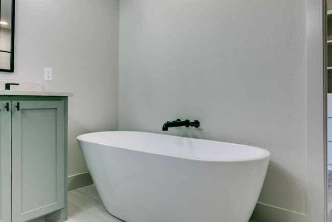 Building Photo - Palm Springs style ranch house