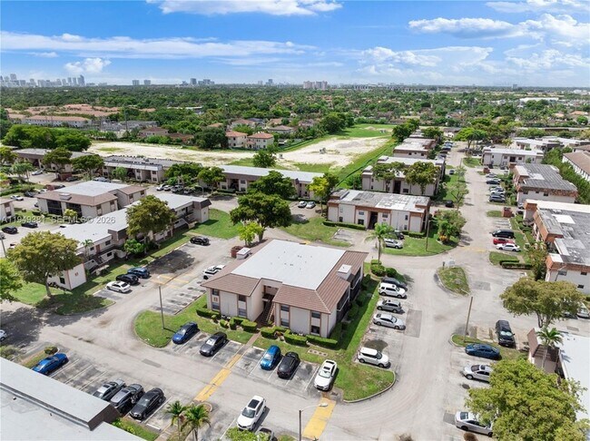 Building Photo - 20905 NE 8th Ct