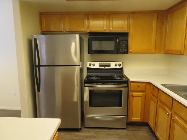 Kitchen Photo 2 - 378 Colleen Ct