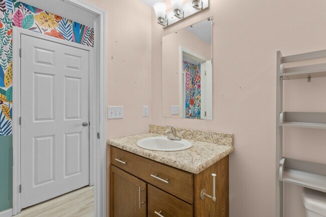 Building Photo - 7 Pheasant Run