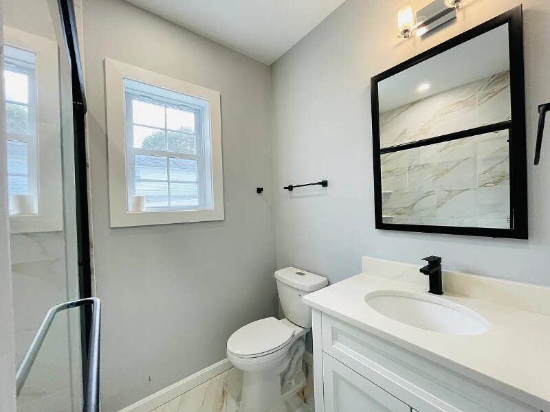 Building Photo - 487 Lincoln St