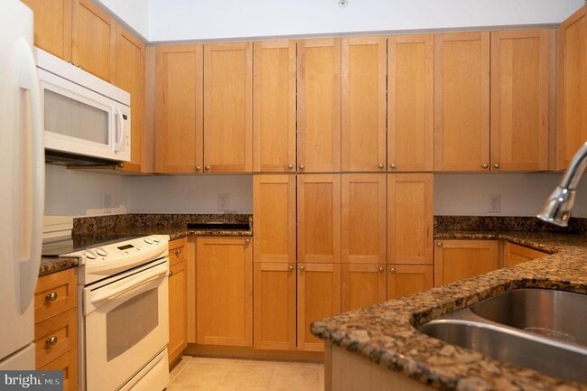 Building Photo - 3101 N Hampton Dr
