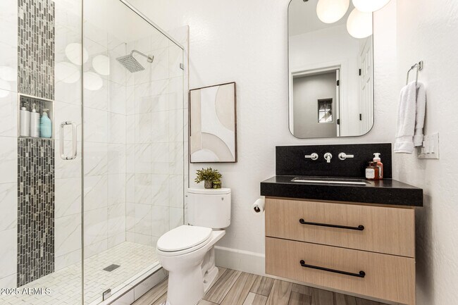 Building Photo - 9250 E Via De Vaquero Dr