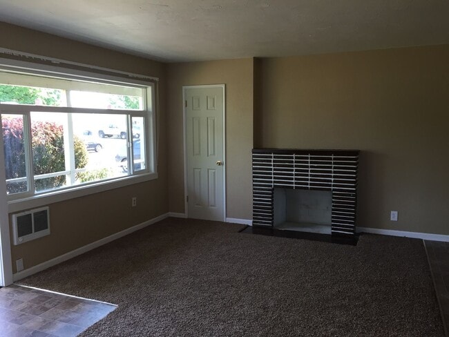 Building Photo - 66c