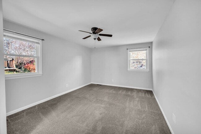 Building Photo - 1065 Lakeland Dr