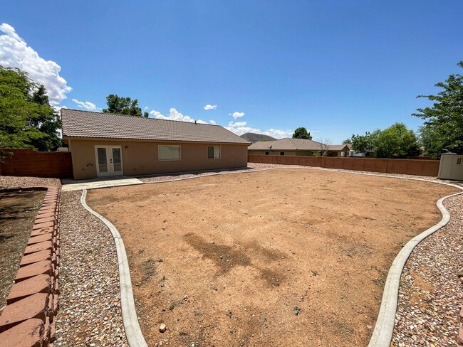 Building Photo - 1228 W 200 N