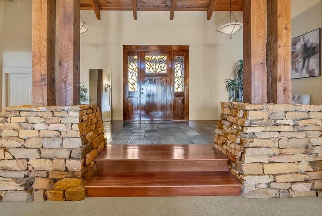 Building Photo - 10577 Down Lakeview Cir