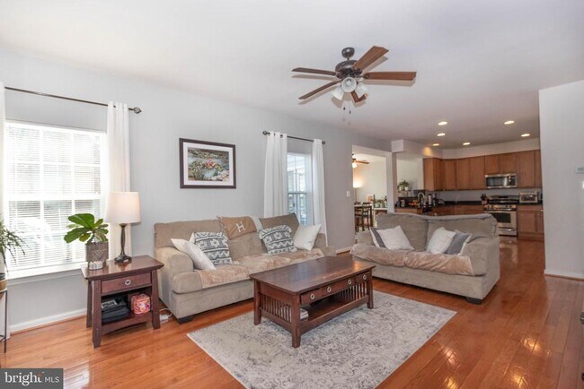 Building Photo - 7629 Hamelin Ln