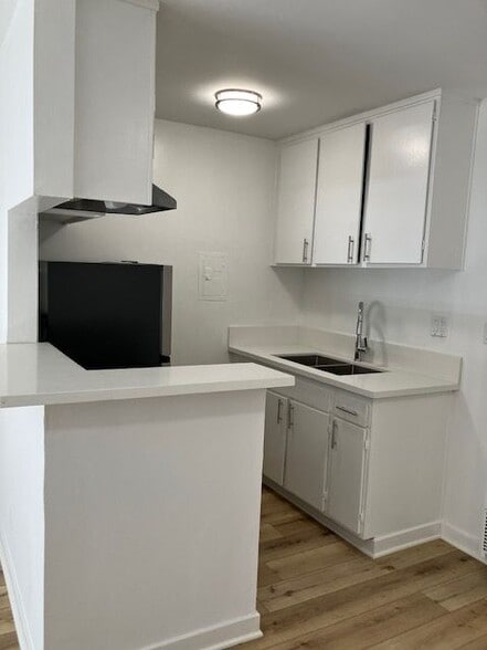 Building Photo - 333 Vernon Ave