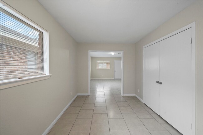 Building Photo - 803 1/2 Ellena Rd