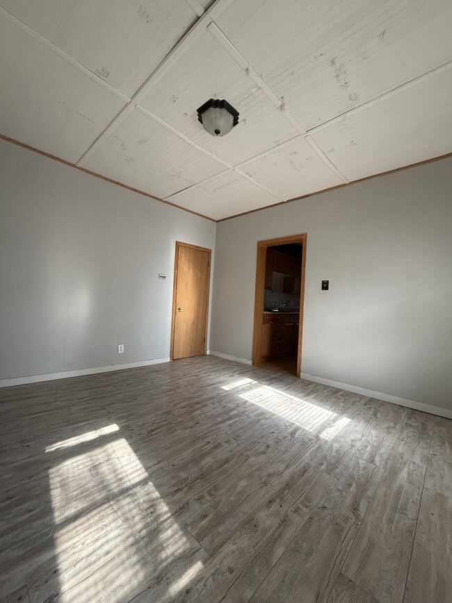 Building Photo - 320 9th Ave N