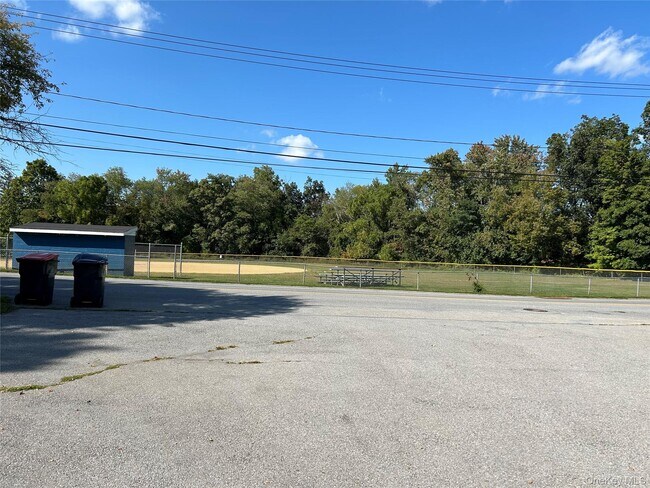 Building Photo - 102 Overocker Rd