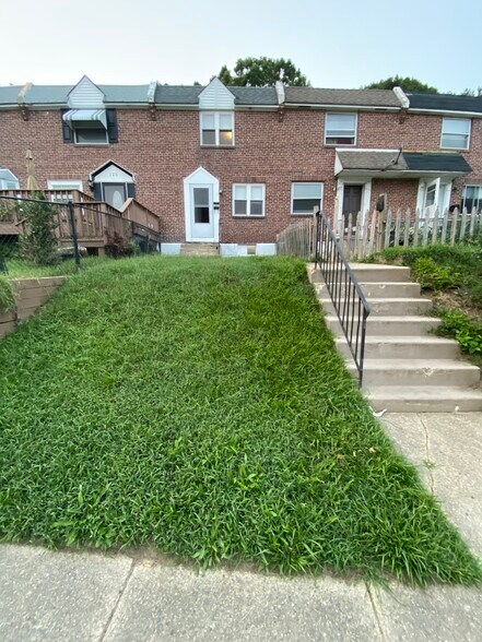 Entrance / Front Yard - 123 Madison Dr
