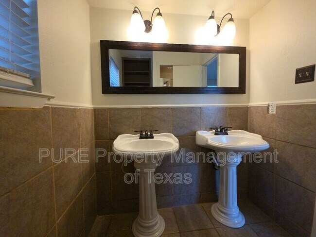 Building Photo - 304 McClendon Dr