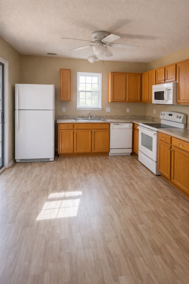 Building Photo - 219 Pineclave Cir