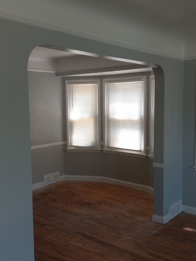 Building Photo - 19356 Westmoreland- 3 BED & 1.5 BATH FOR RENT