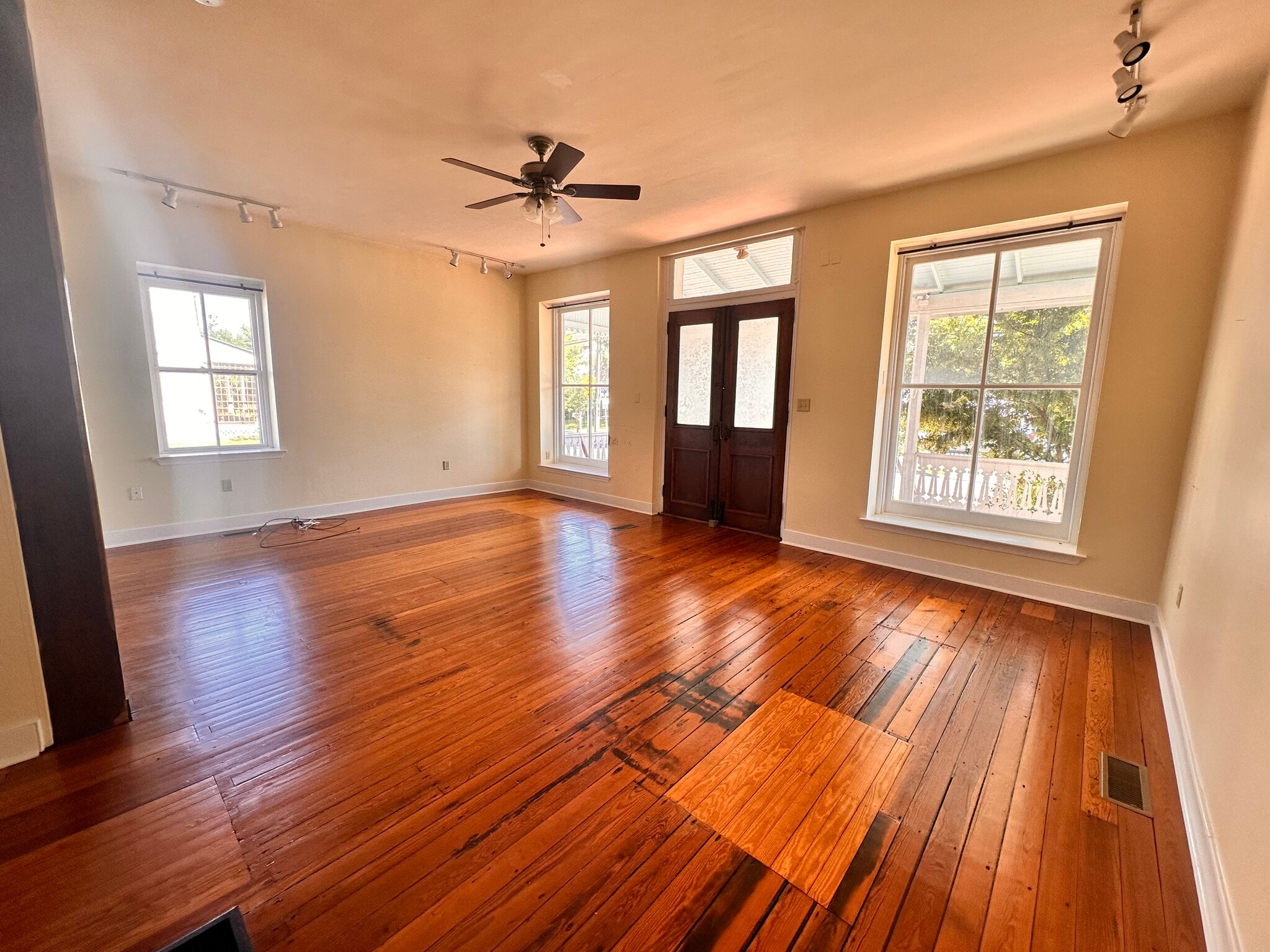Huge living room provides spacious and flexible use of space - 1301 W Strasburg Rd