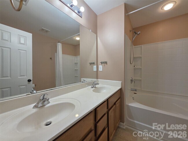 Building Photo - 360 Tidmarsh Ct NW