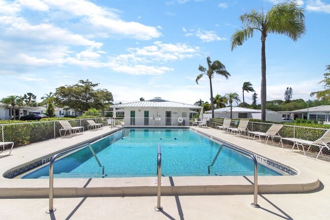 Building Photo - Beach Manor Villas Annual Condo for Rent