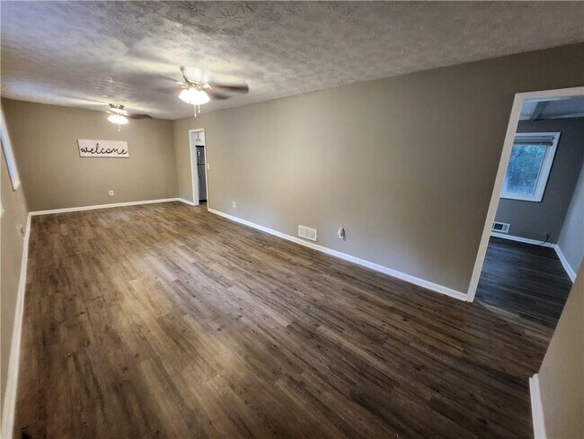 Building Photo - 171 Sarann Ct NW