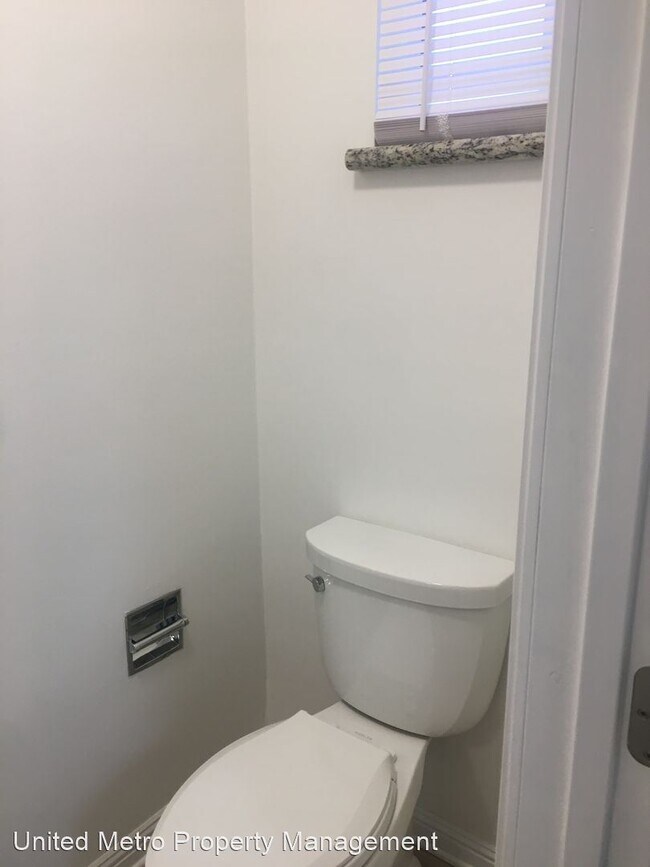 Building Photo - 3 br, 2.5 bath House - 557 Shalimar Drive