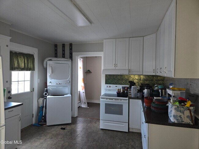 Building Photo - 318 Ridge St