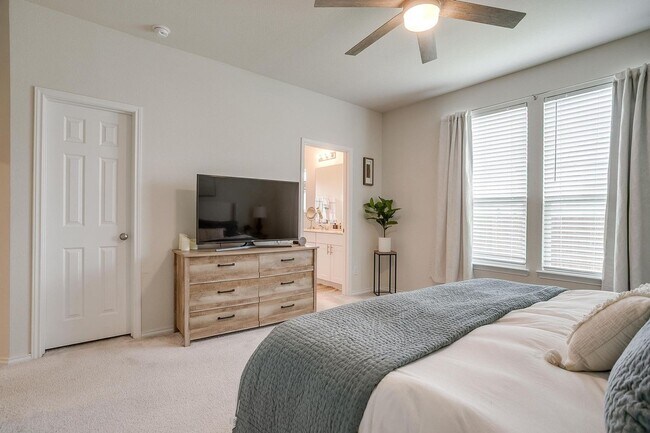 Building Photo - Beautiful Home in Highly Desired Sunset Pointe- 3 Bed, 2 Bath in SW Fort Worth- Crowley ISD- 76123
