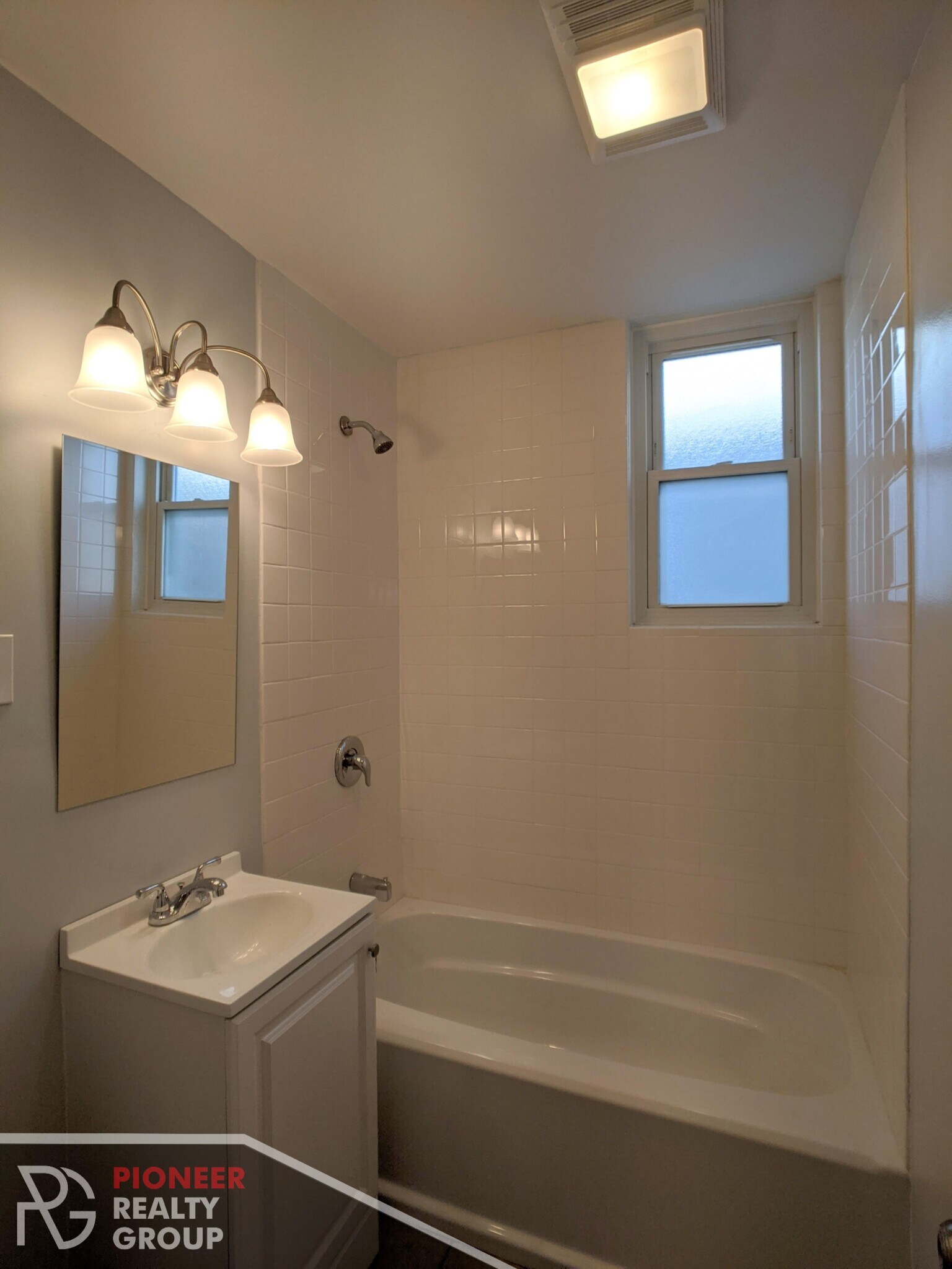 Building Photo - 1520 W Melrose St