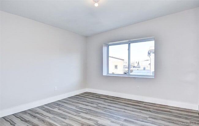 Building Photo - 292 Main St