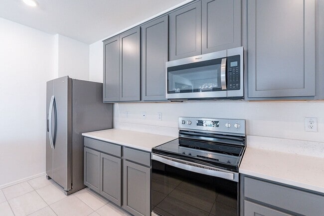 Building Photo - Modern 3-Bed + Den Home in Ventana De Estrellas