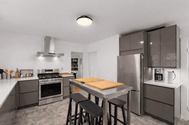 Building Photo - Winter Rental:  Helena House - Utilities Included & Dog-friendly!