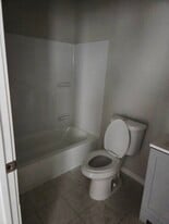 Building Photo - 440 E Cheltenham Ave