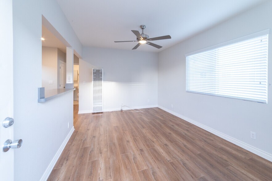 Building Photo - 453 Gaviota Ave