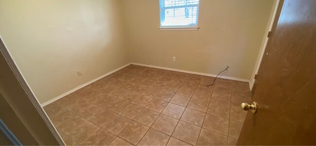 Building Photo - 9540 D J L Dr