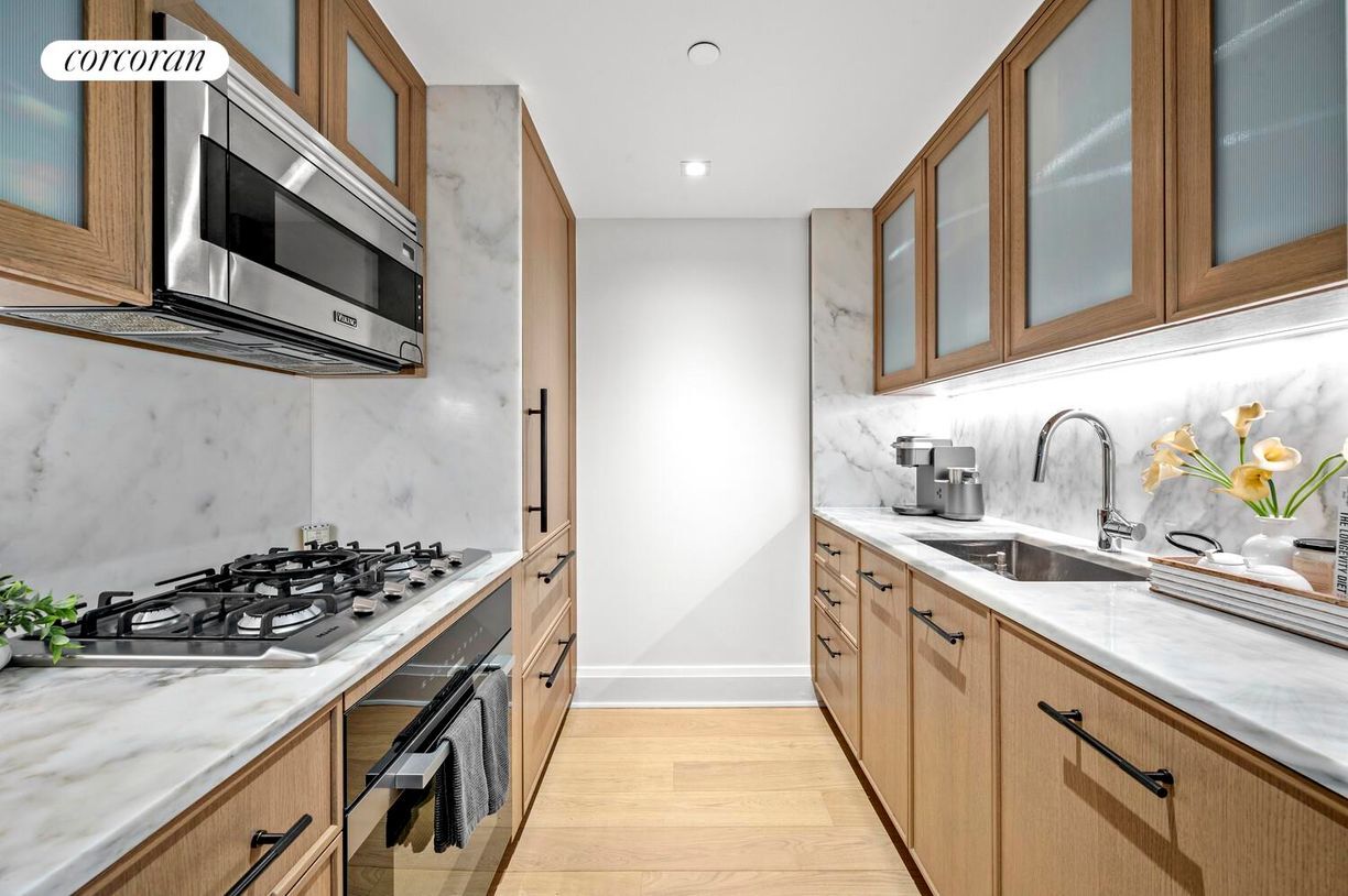 Building Photo - 210 Warren St