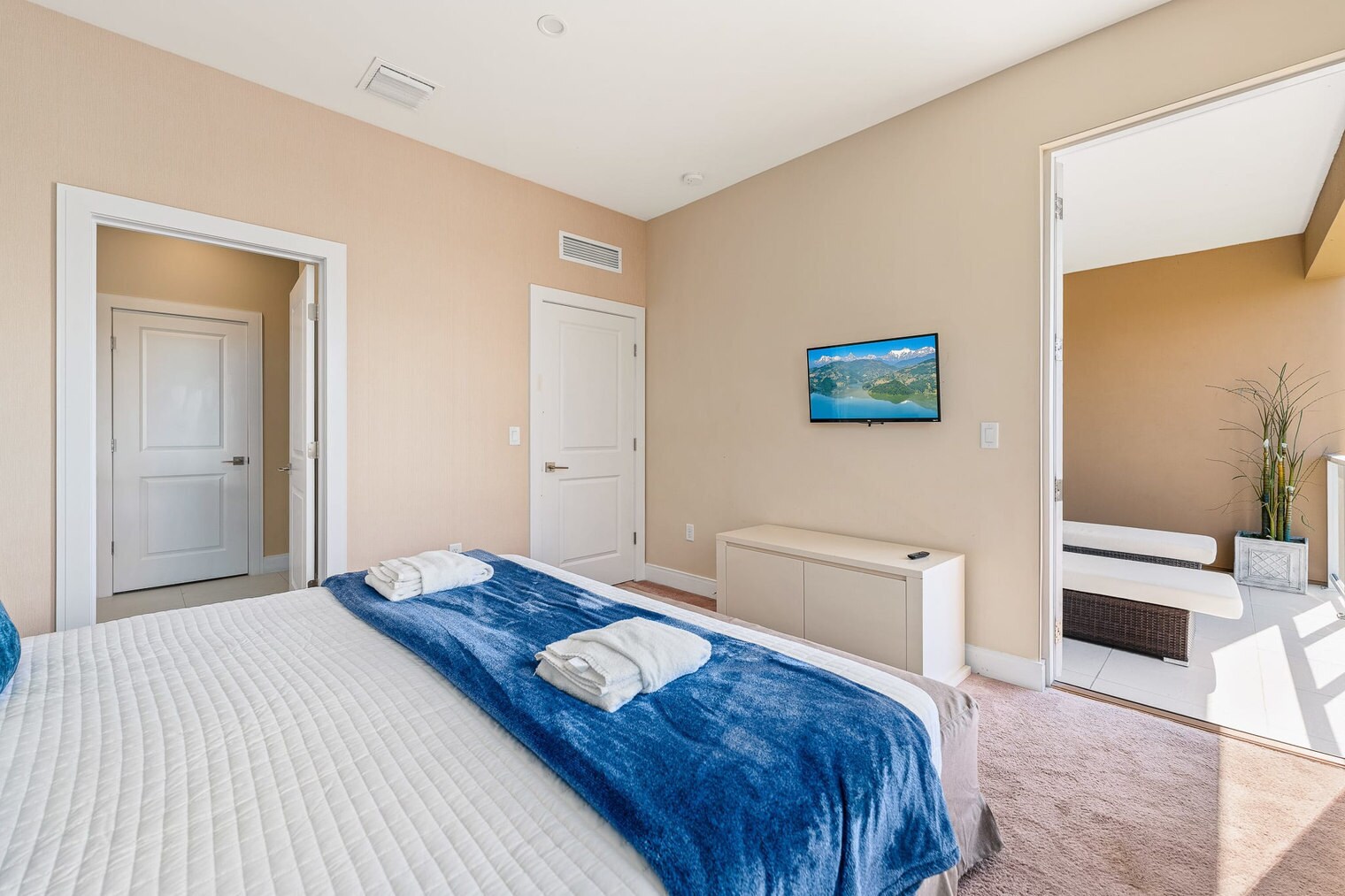 Building Photo - 3228 Brasilia Ave