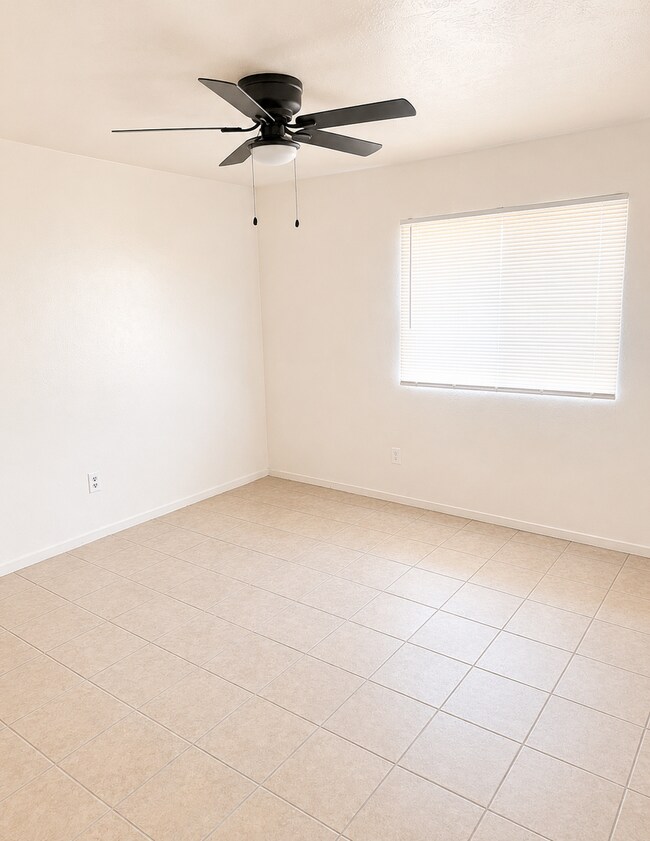 Building Photo - 3091 S Del Mar Ave