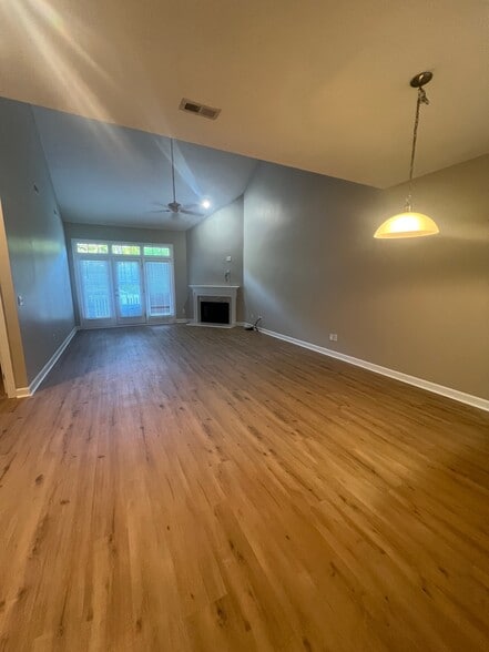 Building Photo - 1633 Shepherds Glade Dr