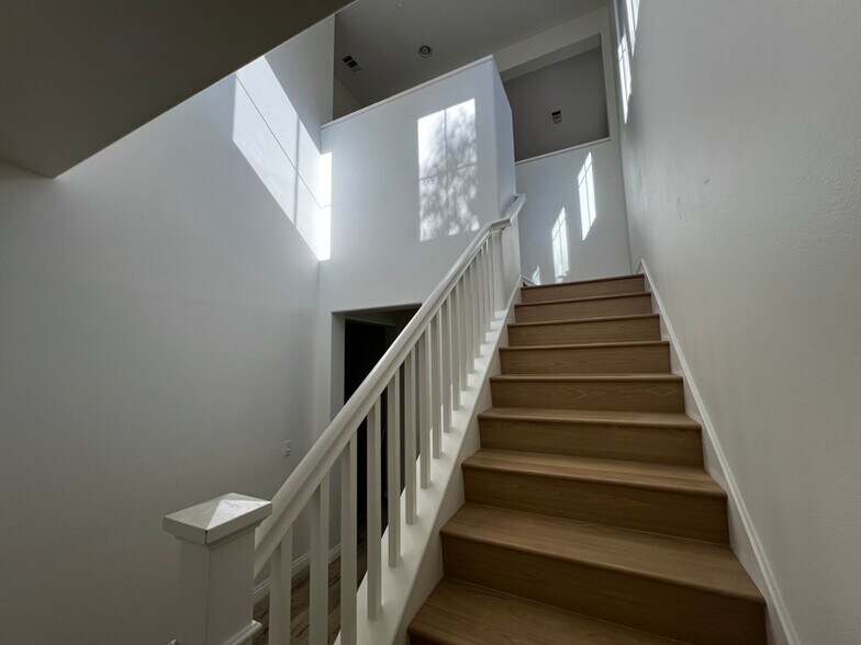 Building Photo - 61 Pathway