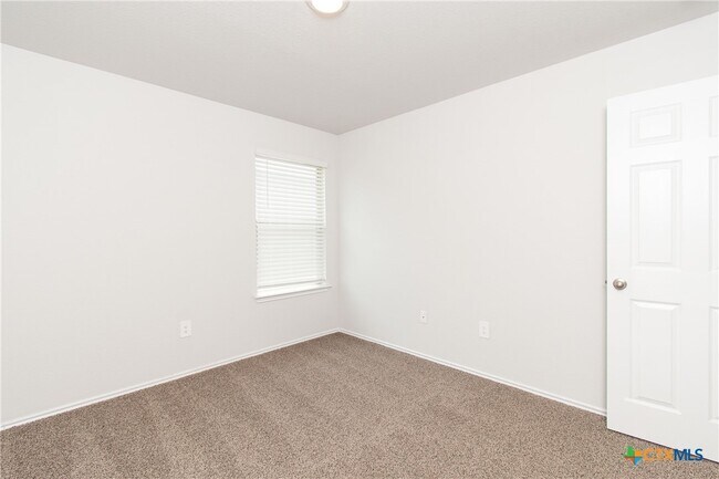 Building Photo - 2321 Aylesbury Dr