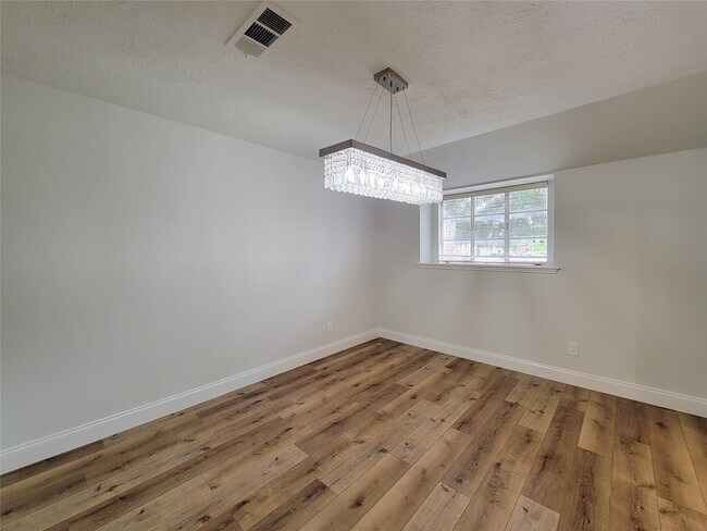 Building Photo - 5402 Ariel St
